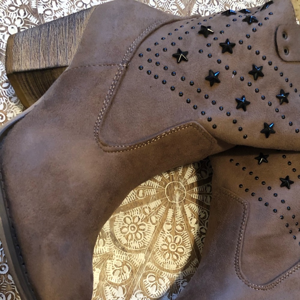 Country Chic Star Booties With 3” Heel - Picture 6 of 13